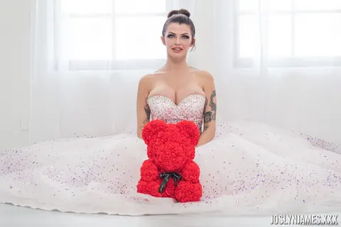 Joslyn James: Busty MILF Bride Pulls Down Her Wedding Dress to Show Her Cleavage – photo 21 of 21
