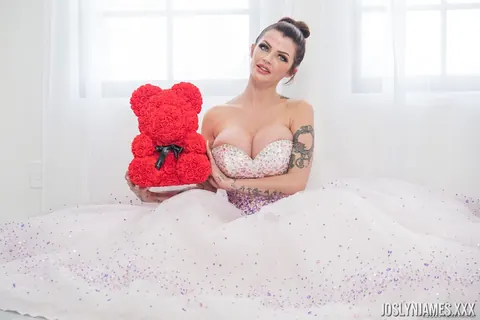 Joslyn James: Busty MILF Bride Pulls Down Her Wedding Dress to Show Her Cleavage – photo 19 of 21