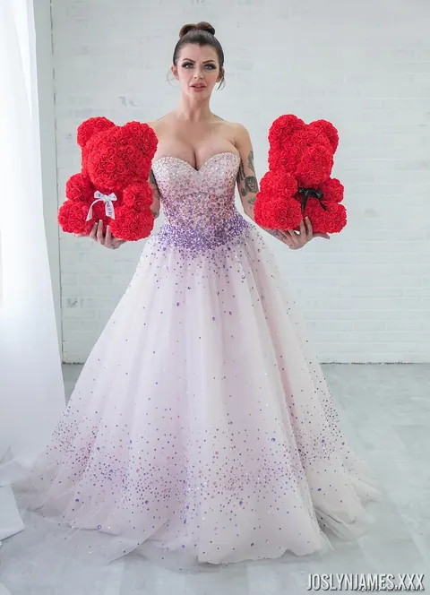 Joslyn James: Busty MILF Bride Pulls Down Her Wedding Dress to Show Her Cleavage – photo 3 of 21