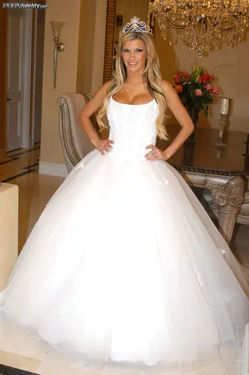 Thick Blonde in Wedding Dress and Heels Has a Threesome