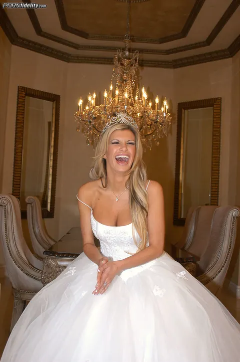 Kendall Brooks: Thick Blonde in Wedding Dress and Heels Has a Threesome – photo 5 of 17