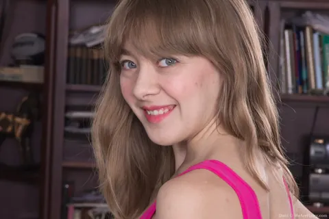 Clara D: Redhead Amateur Undresses and Spreads Her Hairy Pussy – photo 2 of 21