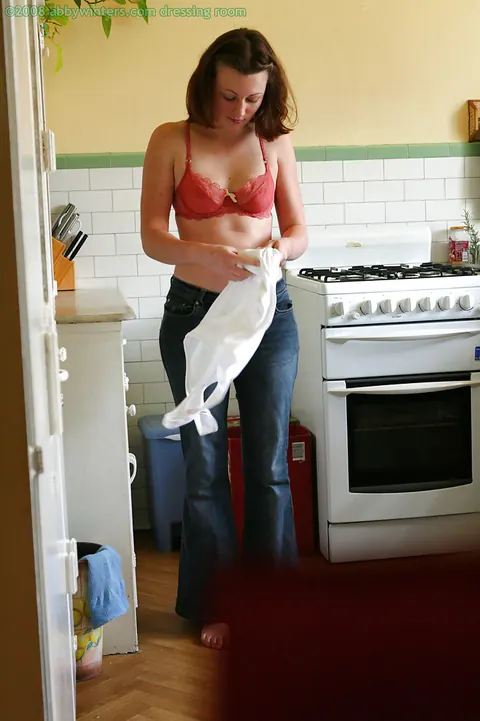 PAWG Strips Out of Her Lingerie and Jeans in the Kitchen – photo 13 of 16