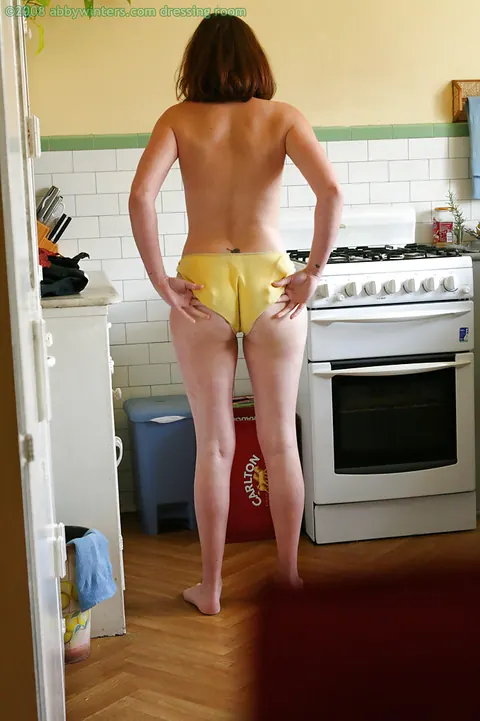 PAWG Strips Out of Her Lingerie and Jeans in the Kitchen – photo 4 of 16