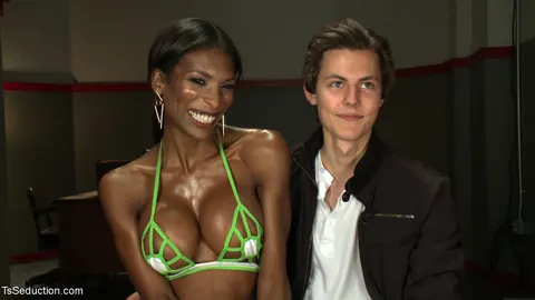 Trans Woman Strips Nude and Poses for Her Partner – photo 17 of 20