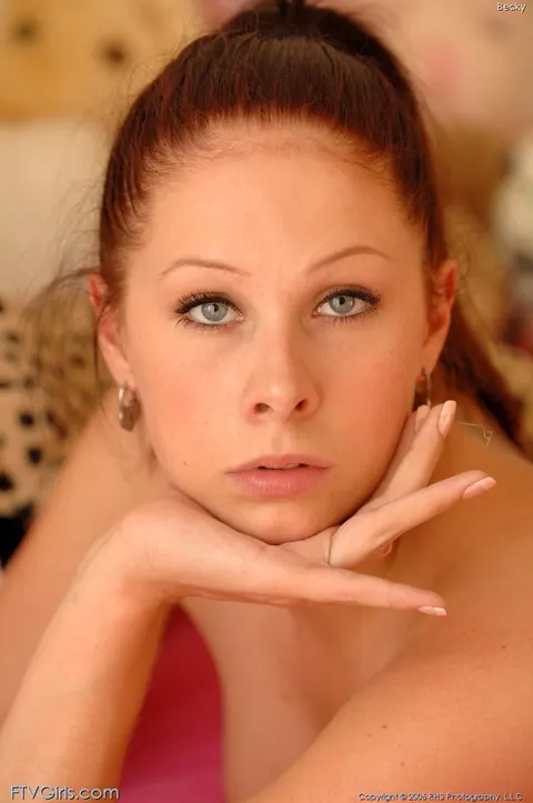 Gianna Michaels: Tall Redhead Bares Her Huge Natural Tits During a Public Run Outdoors – photo 18 of 20