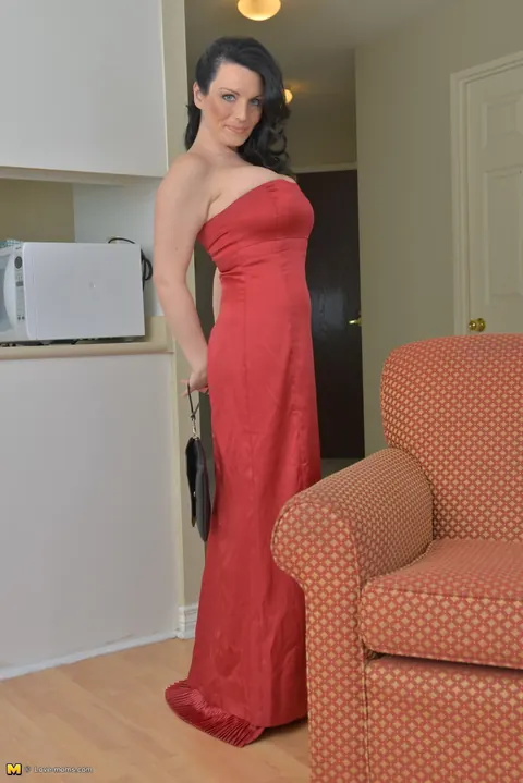 Stacy Ray: Brunette MILF Strips Out of Her Skirt in High Heels – photo 3 of 16
