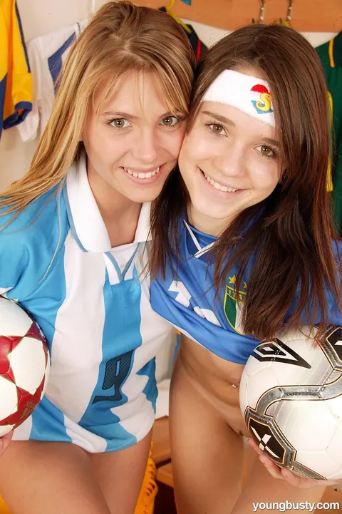 Sweet Denisa: Two Slim European Lesbians Toy Each Other Outdoors – photo 20 of 20