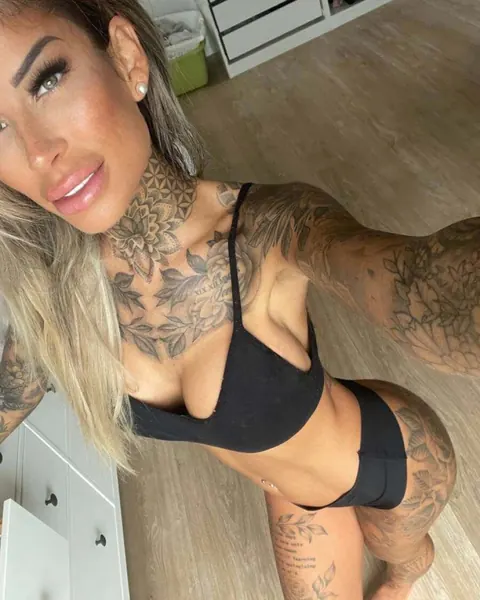 Tattooed Babe Strips Out of Her Bikini and Yoga Pants – photo 11 of 12