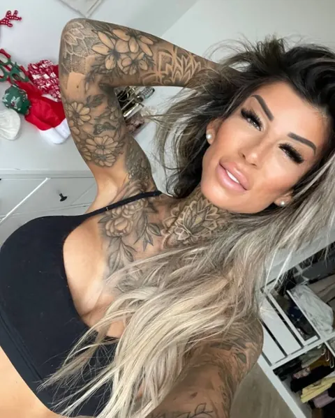 Tattooed Babe Strips Out of Her Bikini and Yoga Pants – photo 7 of 12
