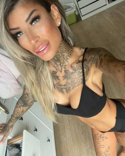 Tattooed Babe Strips Out of Her Bikini and Yoga Pants – photo 4 of 12
