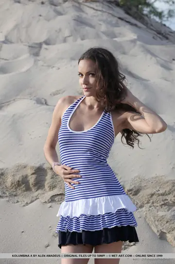 Kolumbina A – Brunette PAWG Bares Her Shaved Pussy on the Beach