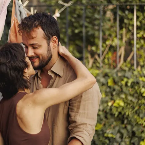 Bunnie Bennett: Short-Haired Brunette in Glasses Kisses and Fucks Outdoors – photo 17 of 20