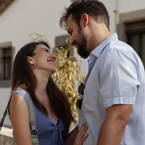 Bunnie Bennett: Short-Haired Brunette in Glasses Kisses and Fucks Outdoors – photo 14 of 20