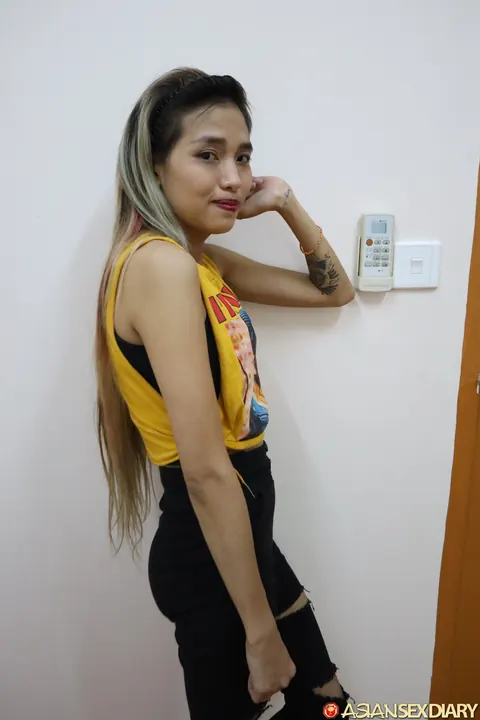 Petite Thai Blonde Takes Anal in Her Jeans – photo 3 of 21