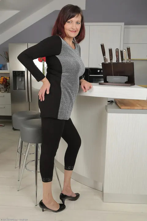 Mature PAWG in Heels Poses Naked and Shows Her Big Ass – photo 2 of 21