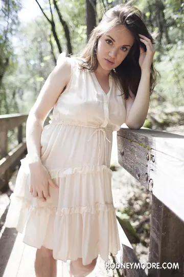 Paris Lincoln – Pregnant Brunette with Big Tits Strips Outdoors and Spreads