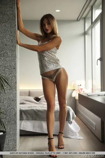 Tall Thick Woman Poses Nude in Heels for Santa