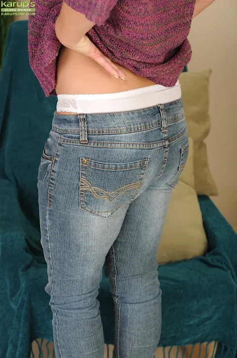 Gia Sophia: Thick Brunette MILF Strips Out of Her Jeans and Shows Her Hairy Pussy – photo 2 of 16