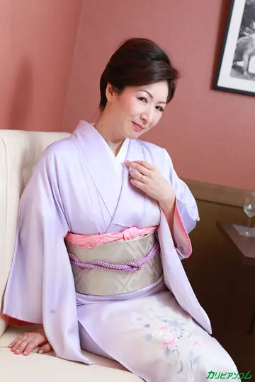 Hitomi Ohashi – Thick Japanese MILF with Big Tits Rides Cowgirl and Takes a Creampie