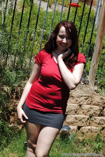 BBW Shows Her Big Natural Tits and Spreads Her Legs Outdoors