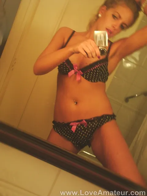 Dani Divine: Thick British Brunette Strips Off Her Lingerie for Mirror Selfies – photo 7 of 16