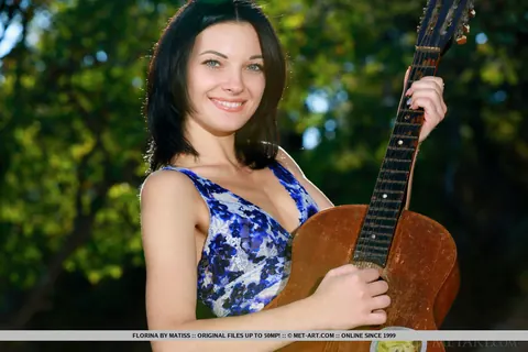 Brunette Stands Nude Outdoors with a Guitar – photo 3 of 18