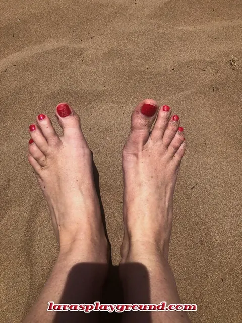 Lara Latex: Tall British MILF Strips Off Her Bikini and Stockings on the Beach – photo 18 of 20