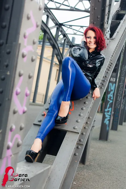 Lara Larsen: Redhead in Latex and Heels Poses on Steel Girders Outdoors – photo 6 of 12