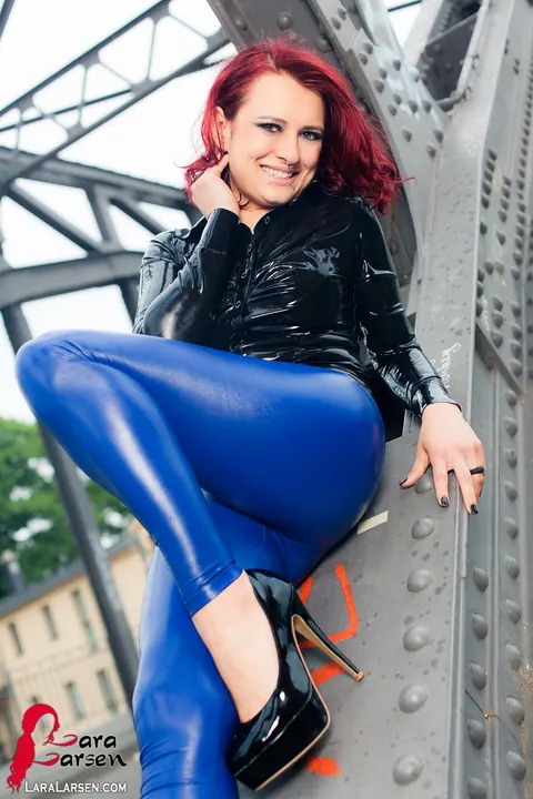 Lara Larsen: Redhead in Latex and Heels Poses on Steel Girders Outdoors – photo 7 of 12
