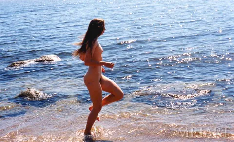 PAWG in Panties Spreads Her Hairy Pussy on the Beach – photo 21 of 21