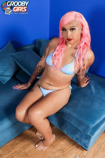Thick Trans Woman Undresses and Poses Nude Flaunting Her Big Ass