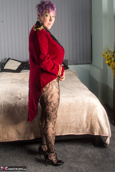 Layla Bird: Redhead PAWG in Costume Gives a Deepthroat Before Anal – photo 15 of 16