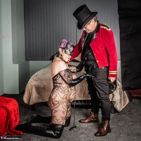 Layla Bird: Redhead PAWG in Costume Gives a Deepthroat Before Anal – photo 13 of 16