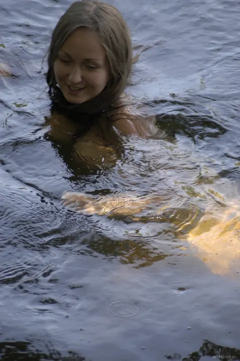 Brunette with Big Tits Poses Nude by the River – photo 12 of 20