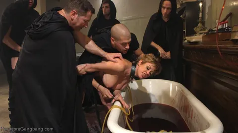 Dee Williams: British Blonde MILF Takes Double Penetration in Bondage Gangbang – photo 3 of 21