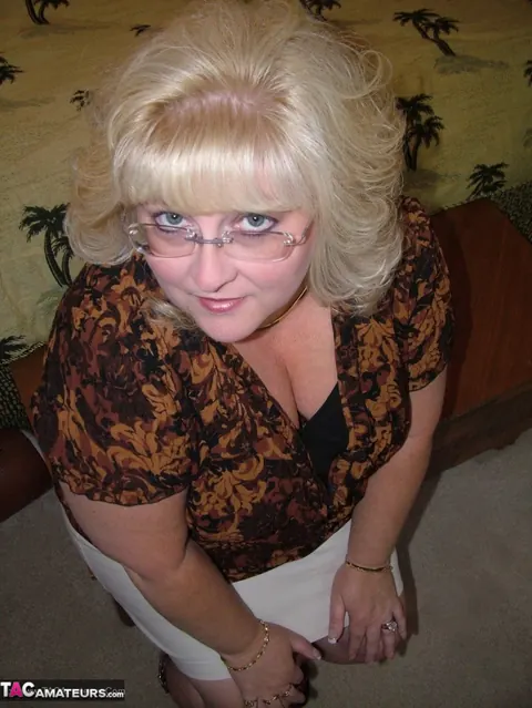 Taffy Spanx: Curvy Blonde MILF Cups Her Big Tits in Lingerie and Glasses – photo 2 of 16