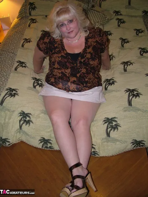 Taffy Spanx: Curvy Blonde MILF Cups Her Big Tits in Lingerie and Glasses – photo 4 of 16
