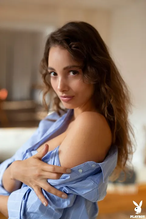 British Brunette Pulls Off Her Top and Spreads Her Pussy – photo 14 of 16