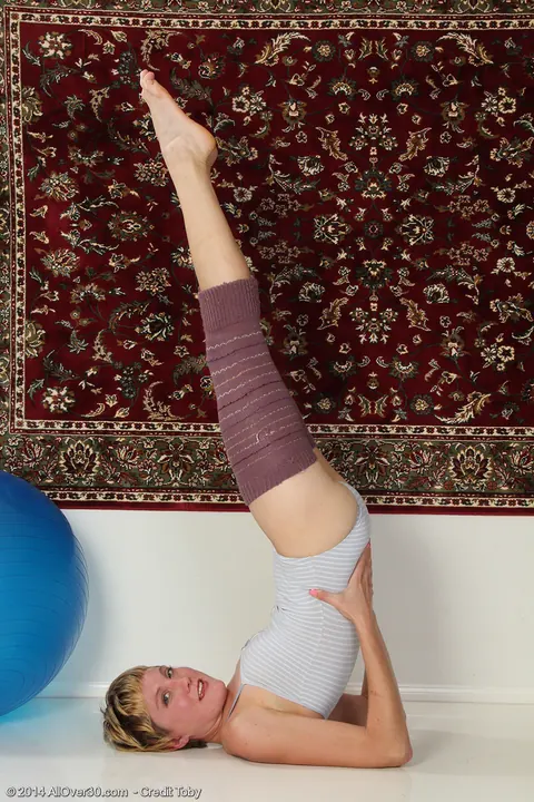 Katrina Mathews: Mature Blonde PAWG Spreads Her Ass in Yoga Poses – photo 3 of 15