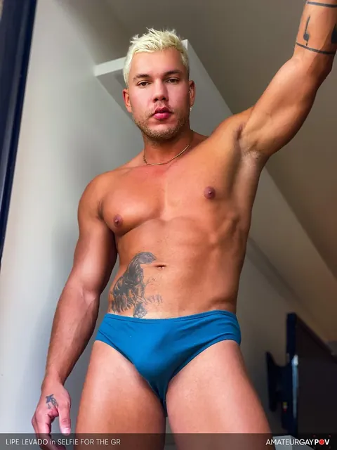 Thick Guy with a Big Ass Kisses His Partner and Gets Fucked – photo 2 of 20