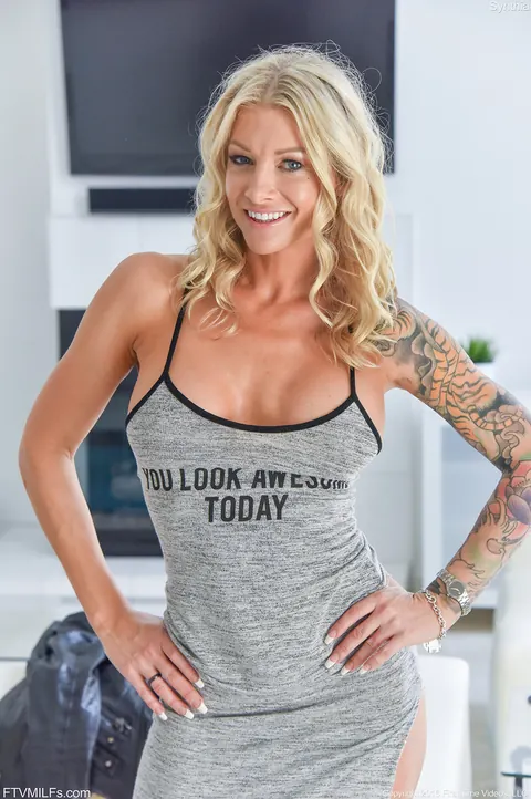 Synthia Fixx: Tattooed Blonde MILF with Big Tits Stretches Her Ass with a Dildo – photo 1 of 15