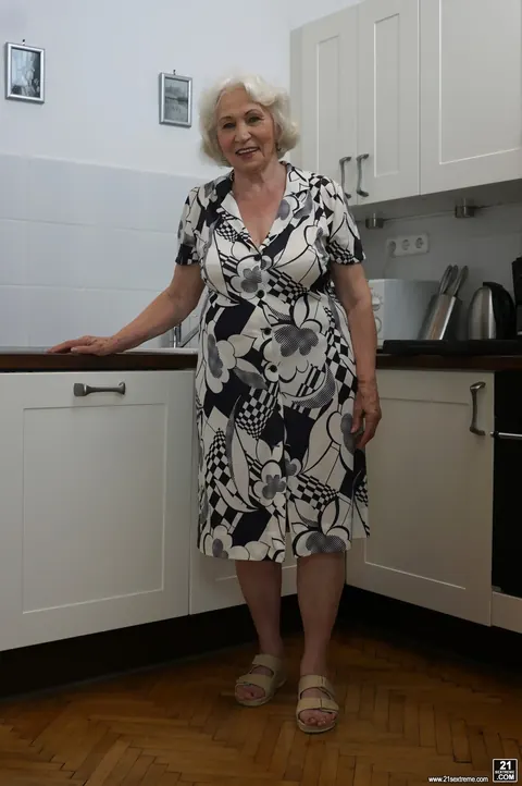 Short-Haired Blonde Bares Her Big Tits in the Kitchen – photo 1 of 16