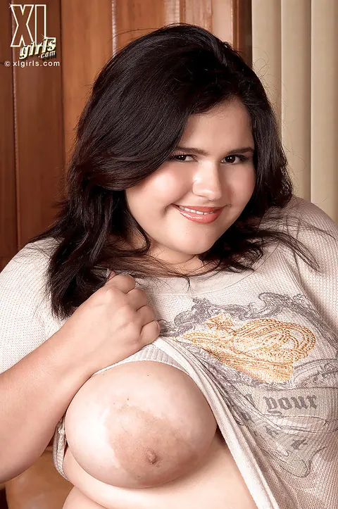Karla Lane: Latina BBW Strips Out of Her Jeans Flaunting Her Big Tits – photo 4 of 16