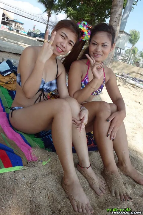Thai Babe Poses in a Bikini on the Beach – photo 3 of 17
