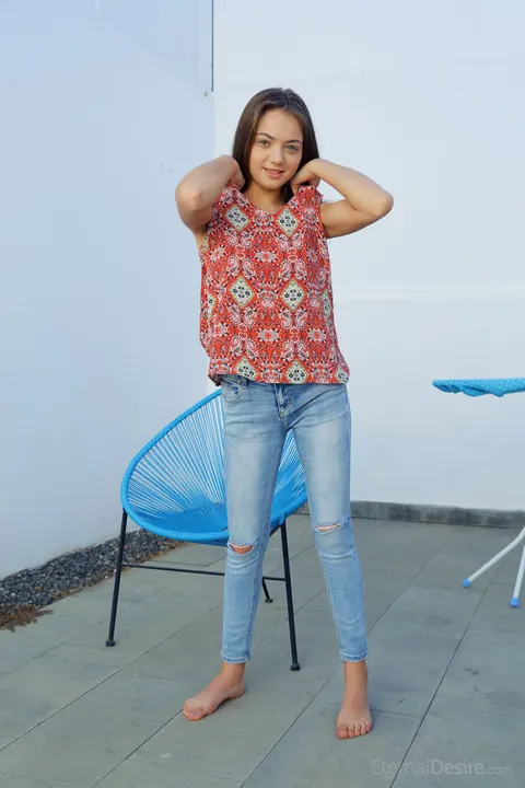 Angely Grace: European Brunette PAWG Poses Nude on a Patio Chair – photo 3 of 16