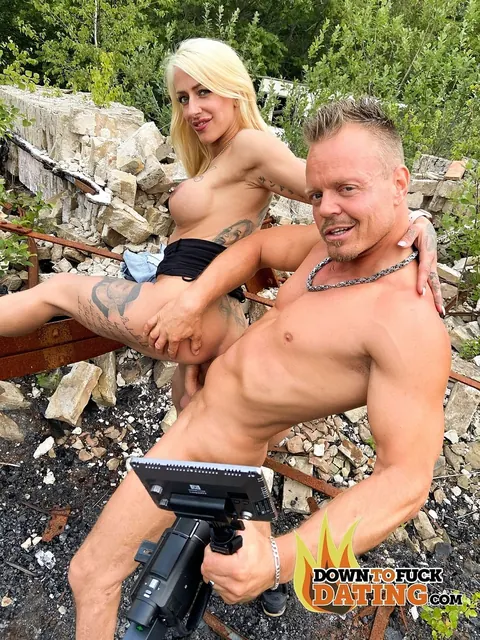 Slim Blonde MILF with Big Tits Rides a Partner Outdoors in Jeans – photo 13 of 20