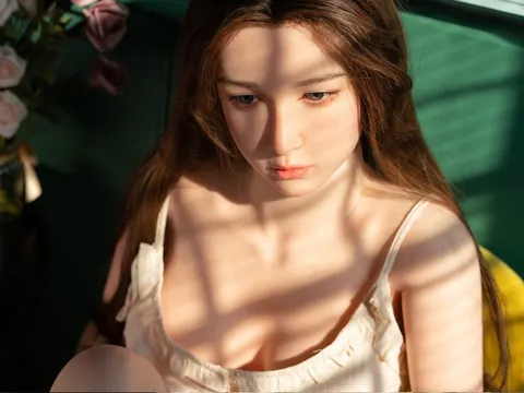 Woman Poses Nude and Shows Her Body for the Camera – photo 17 of 17