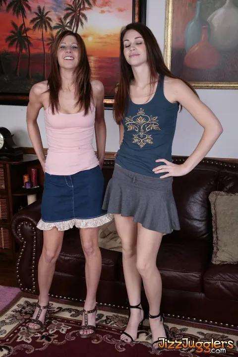 Faith Leon & Lisa Marie: Blonde MILFs Share a Threesome Blowjob – photo 1 of 21