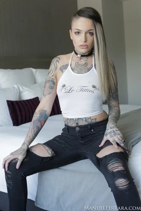 Leigh Raven: Tattooed Thick Brunette Strips Out of Her Jeans and Lingerie – photo 2 of 15
